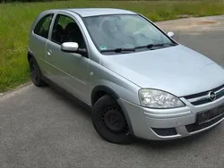 Silber Gebraucht 2005 Opel Corsa Kleinwagen | 1.250 €