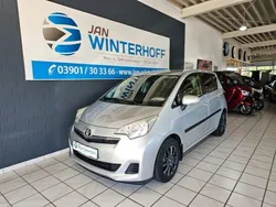 Silber Gebraucht 2013 Toyota Verso-S Life Van / Kleinbus | 7.999 € (Fairer Preis)