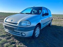Silber Gebraucht 2001 Renault Clio II Kleinwagen | 1.000 € (Fairer Preis)