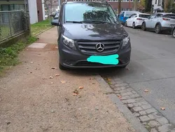 Schwarz Gebraucht 2018 Mercedes Vito Van / Kleinbus | 23.200 € (Fairer Preis)