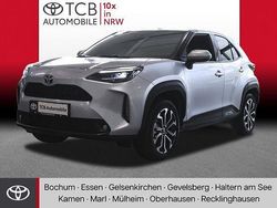 Shimmering silver metallic Gebraucht 2022 Toyota Yaris Hybrid Connect Style | 23.779 € (Fairer Preis)