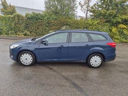 Blau Gebraucht 2016 Ford Focus Trend Limousine | 6.399 € (Guter Preis)