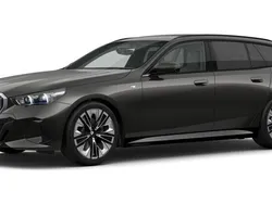 Grau Gebraucht 2024 BMW 540 Comfort Edition Kombi | 71.028 €