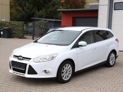 Weiß Gebraucht 2011 Ford Focus Titanium Limousine | 6.450 € (Fairer Preis)