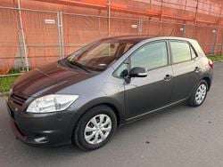 Grau Gebraucht 2010 Toyota Auris Life Limousine | 3.499 € (Superpreis)