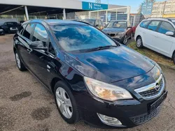 Schwarz Gebraucht 2011 Opel Astra Design Edition Kombi | 2.499 € (Fairer Preis)