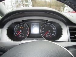 Beige Gebraucht 2015 VW Golf Sportsvan Trendline Van / Kleinbus | 10.600 € (Fairer Preis)