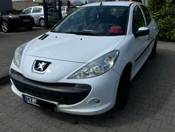 Weiß Gebraucht 2010 Peugeot 206+ Kleinwagen | 2.099 € (Etwas zu teuer)