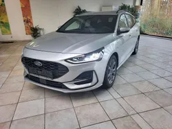Silber Gebraucht 2023 Ford Focus ST-Line X Kombi | 24.900 € (Guter Preis)