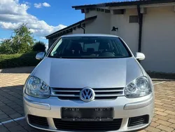 Grau Gebraucht 2005 VW Golf IV Kleinwagen | 2.600 € (Fairer Preis)
