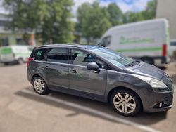 Grau Gebraucht 2012 Peugeot 5008 Van / Kleinbus | 5.500 € (Fairer Preis)