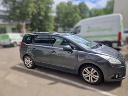 Grau Gebraucht 2012 Peugeot 5008 Van / Kleinbus | 6.000 € (Fairer Preis)