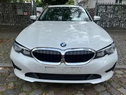 Weiß Gebraucht 2021 BMW 320 Advantage Kombi | 15.999 € (Guter Preis)