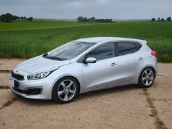 Silber Gebraucht 2016 Kia Ceed DREAM-TEAM Edition Limousine | 10.490 € (Fairer Preis)