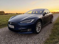 Blau Gebraucht 2018 Tesla Model S Kleinwagen | 29.900 € (Etwas zu teuer)