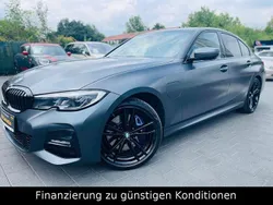 Grau Gebraucht 2020 BMW 330e M Sport Limousine | 27.950 € (Fairer Preis)