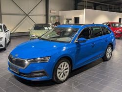 Blau Gebraucht 2023 Skoda Octavia Ambition Kombi | 26.900 € (Guter Preis)