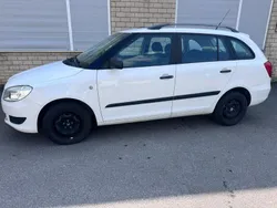 Weiß Gebraucht 2010 Skoda Fabia Kombi | 1.999 € (Guter Preis)