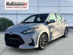 Weiß Gebraucht 2020 Toyota Yaris Hybrid Club Limousine | 13.990 € (Fairer Preis)