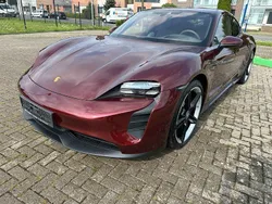 Rot Gebraucht 2023 Porsche Taycan 4S Limousine | 89.999 € (Teuer)