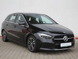 Kosmosschwarz metallic 191u (metallic) Gebraucht 2024 Mercedes 180 Progressive Limousine | 25.475 € (Superpreis)