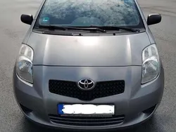 Grau Gebraucht 2005 Toyota Yaris Kleinwagen | 2.200 € (Fairer Preis)