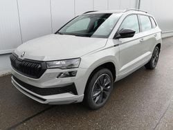 Graphitgrau metallic Neu 2025 Skoda Karoq SportLine SUV | 39.590 € (Guter Preis)