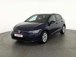 Blau Gebraucht 2024 VW Golf VIII Life Limousine | 24.990 € (Guter Preis)