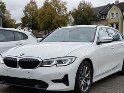 Weiß Gebraucht 2021 BMW 330 Sport Line Kombi | 19.900 € (Fairer Preis)