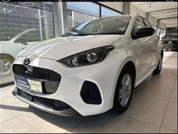Lunar white Gebraucht 2024 Mazda 2 Center-Line Kleinwagen | 21.990 € (Fairer Preis)