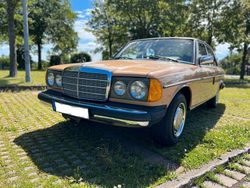 Beige Gebraucht 1979 Mercedes E300 Limousine | 15.799 €