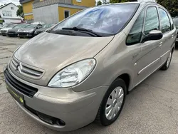 Beige Gebraucht 2005 Citroën Xsara Picasso Exclusive Van / Kleinbus | 3.999 € (Teuer)