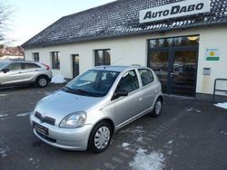 Silber Gebraucht 2002 Toyota Yaris Limousine | 2.485 € (Teuer)