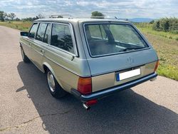 Grün Gebraucht 1980 Mercedes E230 Limousine | 13.400 €