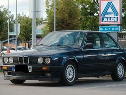 Blau Gebraucht 1990 BMW 320 Limousine | 11.500 €