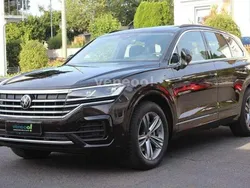 Braun Gebraucht 2023 VW Touareg R-line SUV | 57.999 € (Etwas zu teuer)