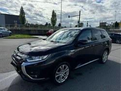 Schwarz Gebraucht 2016 Mitsubishi Outlander P-HEV Top SUV | 13.999 € (Fairer Preis)