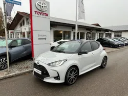 Grau Gebraucht 2023 Toyota Yaris Hybrid Sport Limousine | 23.350 € (Fairer Preis)