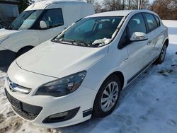 Weiß Gebraucht 2012 Opel Astra Selection Limousine | 2.900 € (Fairer Preis)