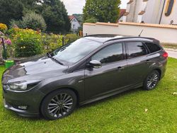 Grau Gebraucht 2018 Ford Focus ST-Line Kombi | 9.800 € (Guter Preis)