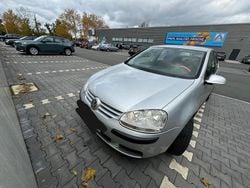 Grau Gebraucht 2006 VW Golf V Kleinwagen | 2.200 € (Fairer Preis)