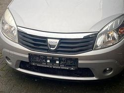 Silber Gebraucht 2009 Dacia Sandero Lauréate Limousine | 1.600 € (Guter Preis)