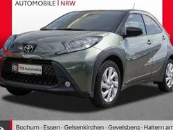 Grün Gebraucht 2023 Toyota Aygo Pulse Kleinwagen | 15.449 € (Fairer Preis)