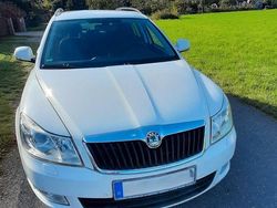 Weiß Gebraucht 2009 Skoda Octavia Elegance Kombi | 5.200 € (Fairer Preis)