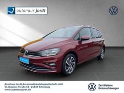 Cranberry red (metallic) Gebraucht 2018 VW Golf VII Join Limousine | 13.730 € (Guter Preis)