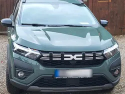 Grün Gebraucht 2023 Dacia Jogger Extreme Kombi | 18.800 € (Guter Preis)