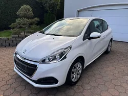 Weiß Gebraucht 2015 Peugeot 208 Active Kleinwagen | 6.650 € (Fairer Preis)