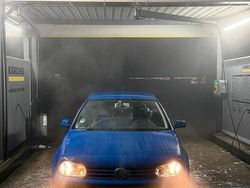 Blau Gebraucht 2001 VW Golf IV Kleinwagen | 2.100 € (Fairer Preis)
