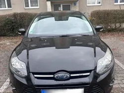 Blau Gebraucht 2011 Ford Focus Titanium Limousine | 6.400 €