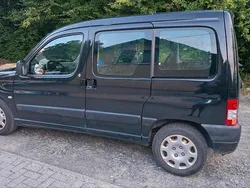 Schwarz Gebraucht 2006 Peugeot Partner Van / Kleinbus | 2.250 € (Fairer Preis)